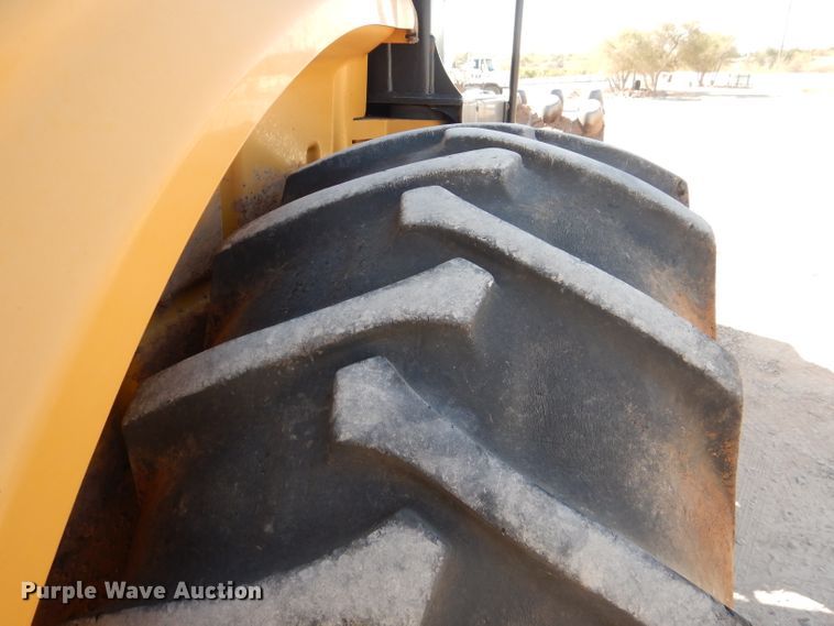 image for item DJ8784 2013 Caterpillar CP56B  single drum vibratory roller