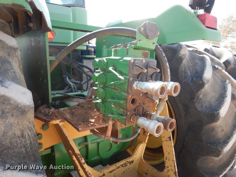 image for item DJ8788 1998 John Deere 9400  4WD tractor