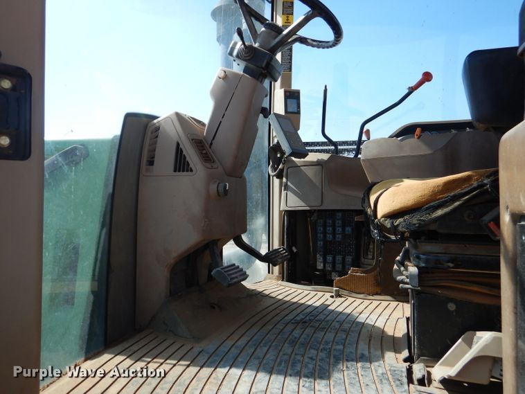 image for item DJ8788 1998 John Deere 9400  4WD tractor