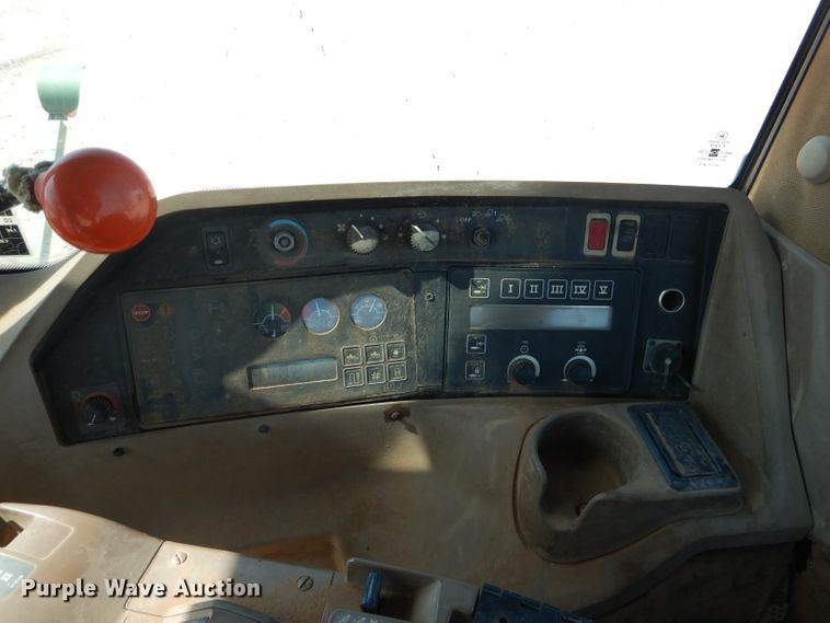 image for item DJ8788 1998 John Deere 9400  4WD tractor