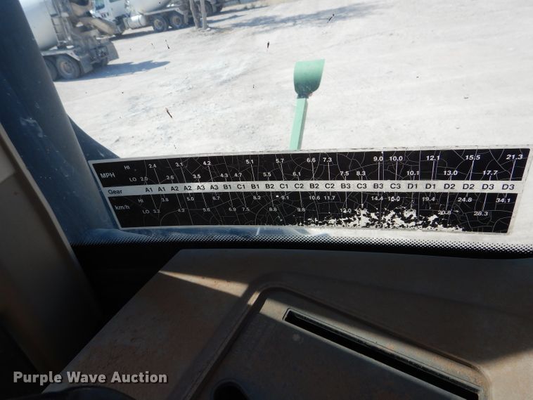 image for item DJ8788 1998 John Deere 9400  4WD tractor