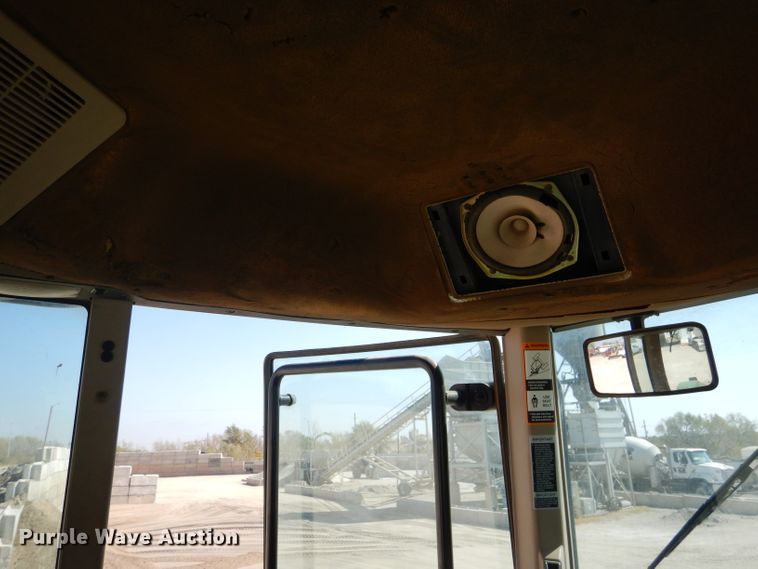 image for item DJ8788 1998 John Deere 9400  4WD tractor