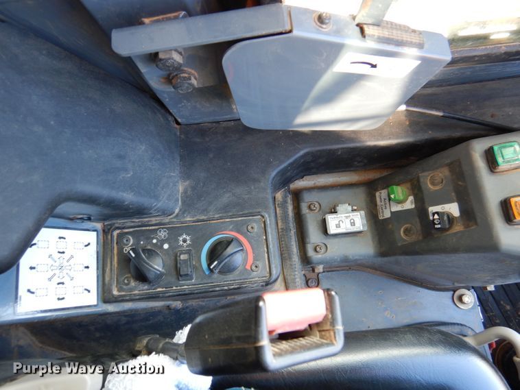 image for item DY9523 2016 Takeuchi TL10  tracked skid steer loader