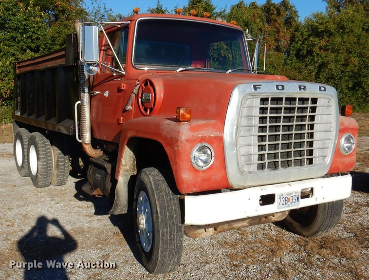 image for item DY9526 1979 Ford 8000  dump truck