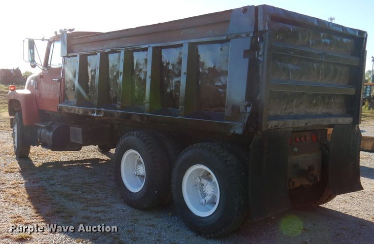image for item DY9526 1979 Ford 8000  dump truck