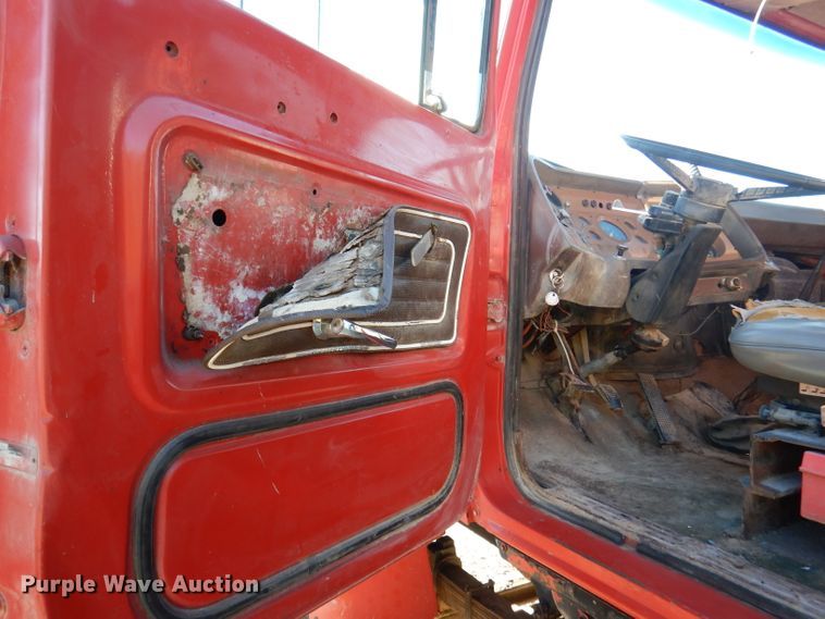 image for item DY9526 1979 Ford 8000  dump truck