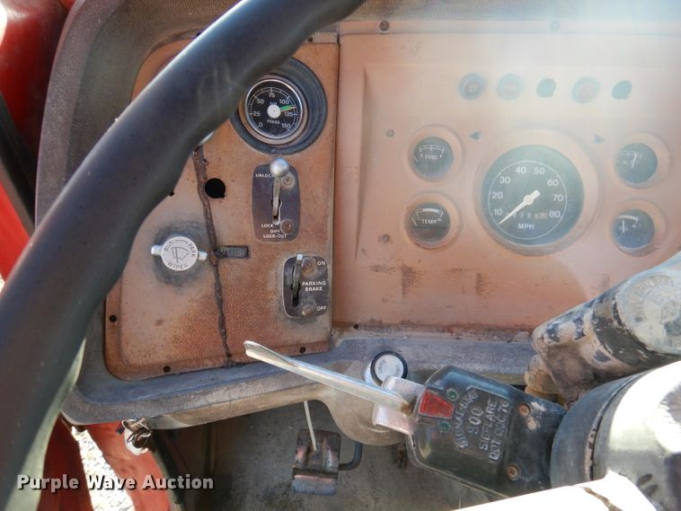 image for item DY9526 1979 Ford 8000  dump truck