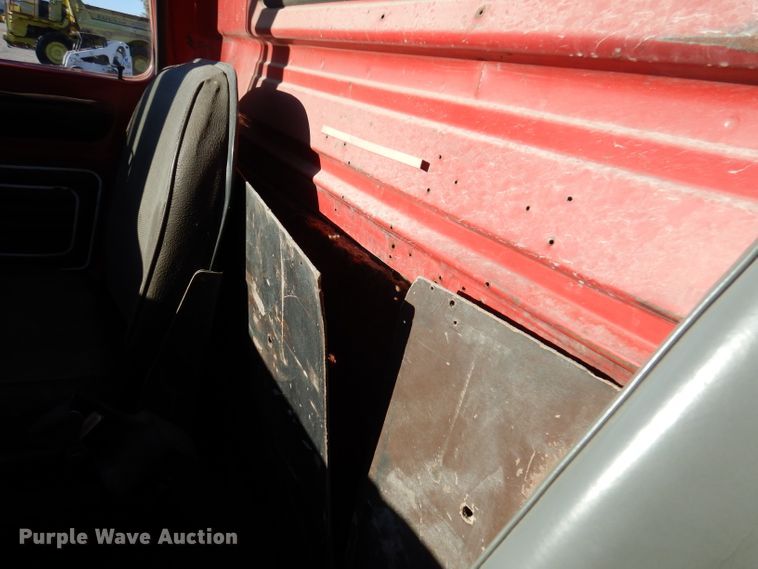 image for item DY9526 1979 Ford 8000  dump truck