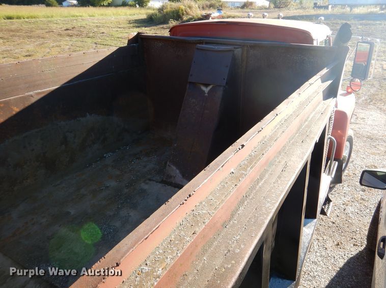 image for item DY9526 1979 Ford 8000  dump truck