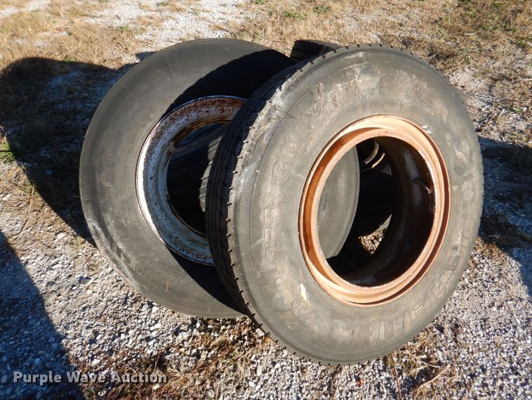 image for item DY9526 1979 Ford 8000  dump truck