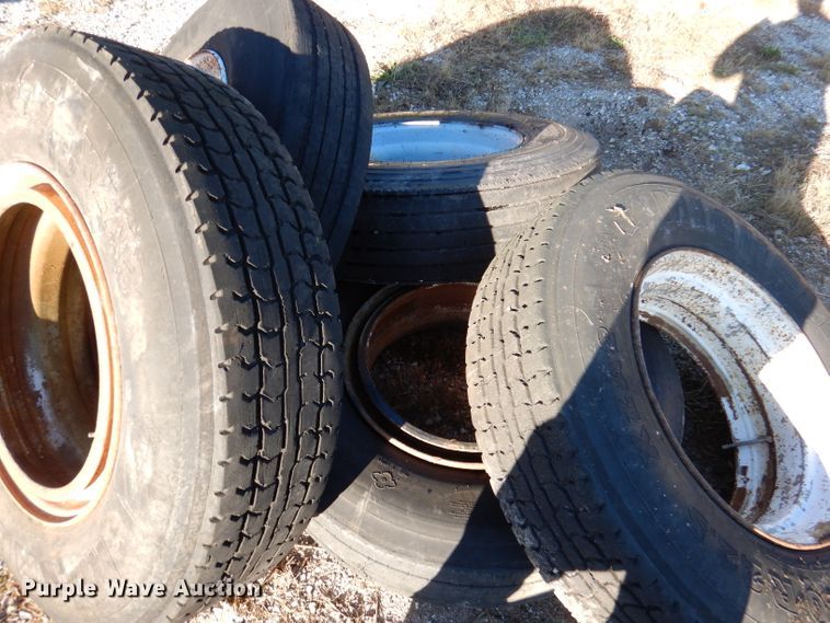 image for item DY9526 1979 Ford 8000  dump truck