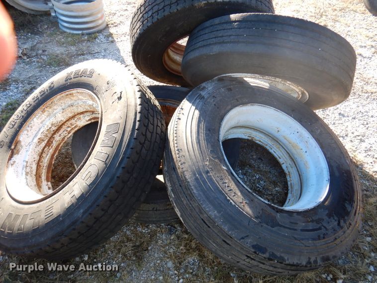 image for item DY9526 1979 Ford 8000  dump truck