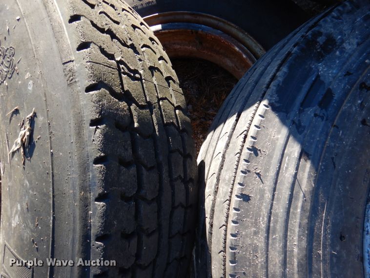 image for item DY9526 1979 Ford 8000  dump truck