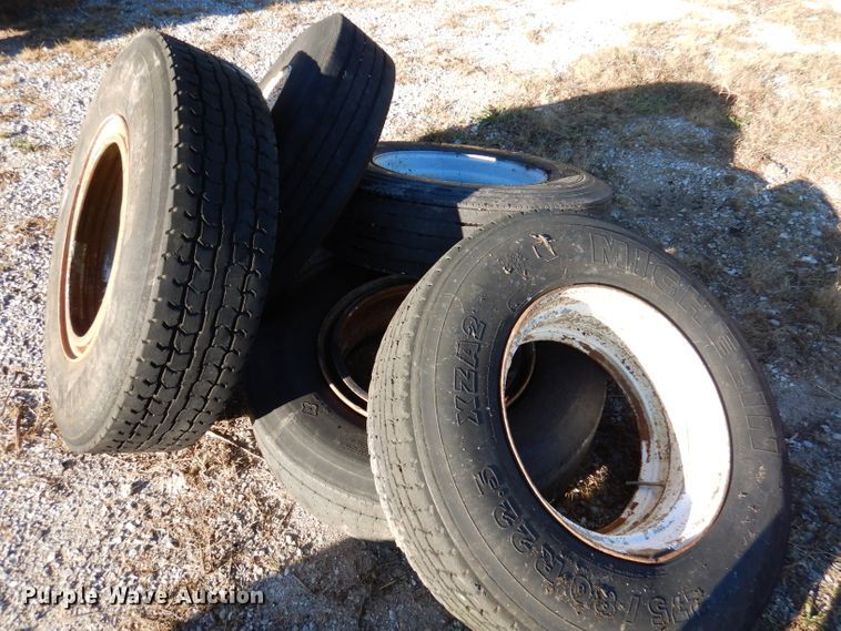 image for item DY9526 1979 Ford 8000  dump truck