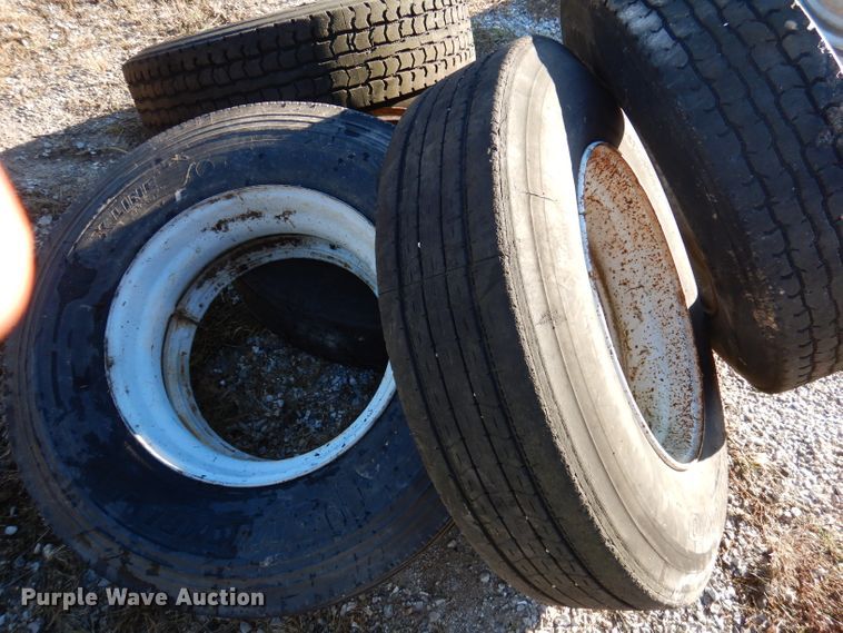 image for item DY9526 1979 Ford 8000  dump truck