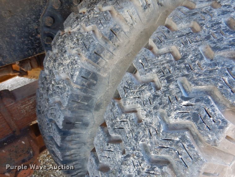 image for item DY9526 1979 Ford 8000  dump truck