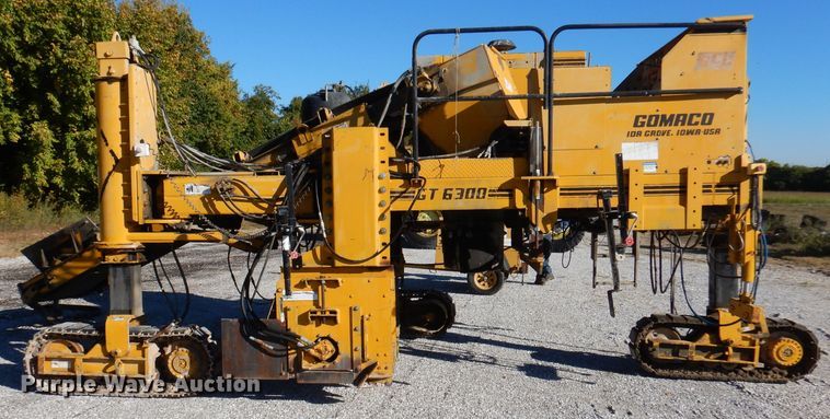 image for item DY9528 2004 Gomaco GT6300 curb machine