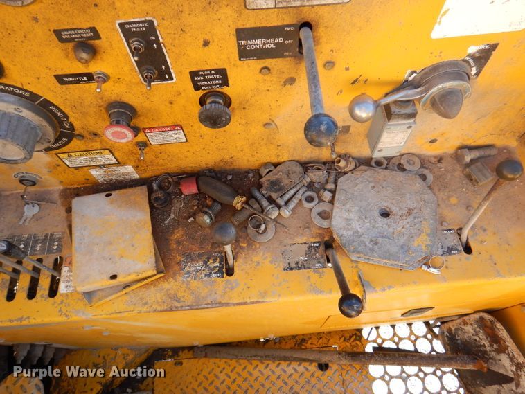 image for item DY9528 2004 Gomaco GT6300 curb machine