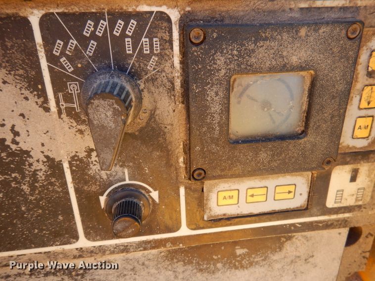 image for item DY9528 2004 Gomaco GT6300 curb machine