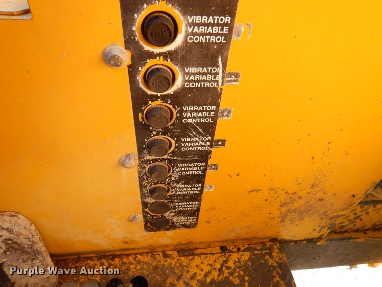 image for item DY9528 2004 Gomaco GT6300 curb machine