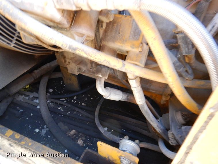 image for item DY9528 2004 Gomaco GT6300 curb machine