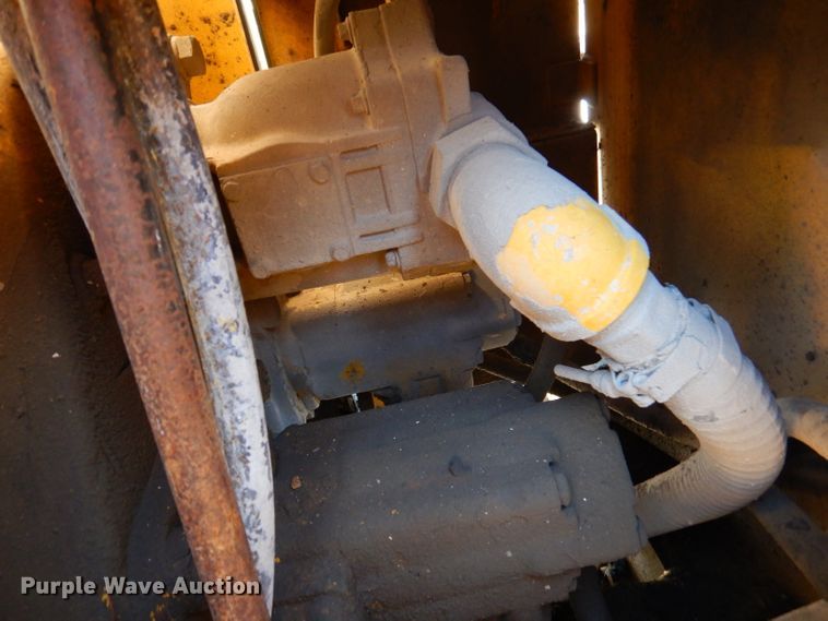 image for item DY9528 2004 Gomaco GT6300 curb machine