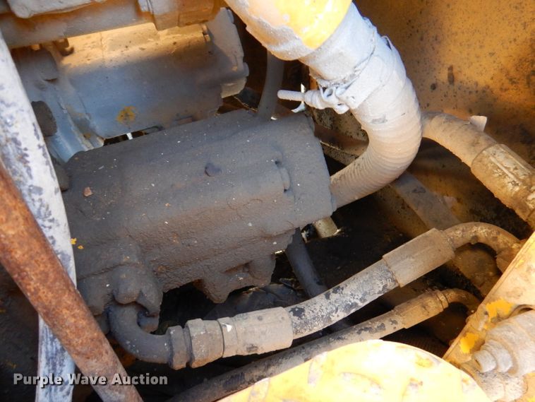 image for item DY9528 2004 Gomaco GT6300 curb machine