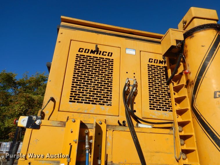 image for item DY9528 2004 Gomaco GT6300 curb machine