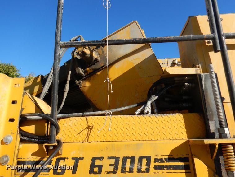 image for item DY9528 2004 Gomaco GT6300 curb machine