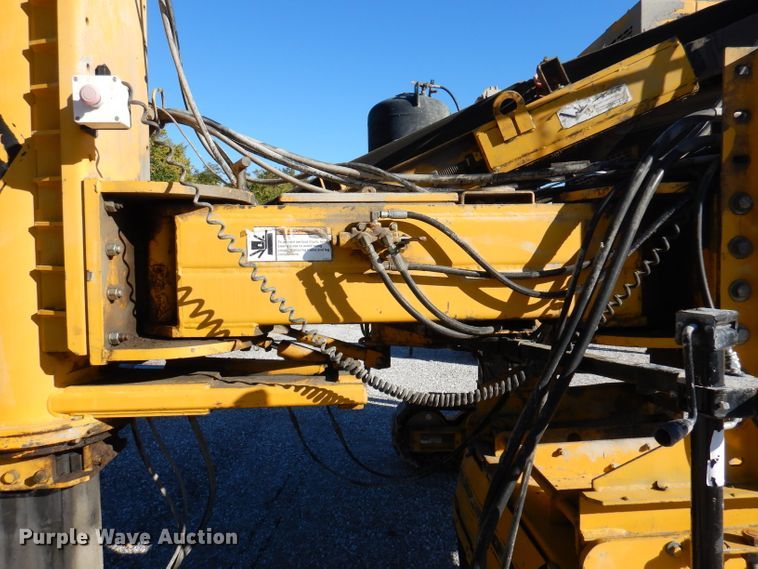 image for item DY9528 2004 Gomaco GT6300 curb machine