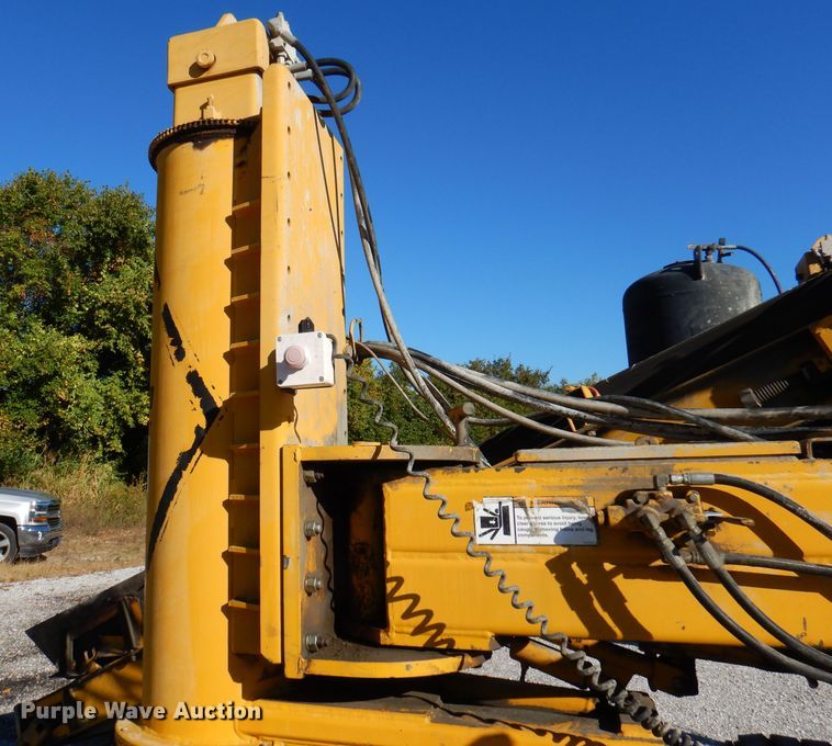 image for item DY9528 2004 Gomaco GT6300 curb machine