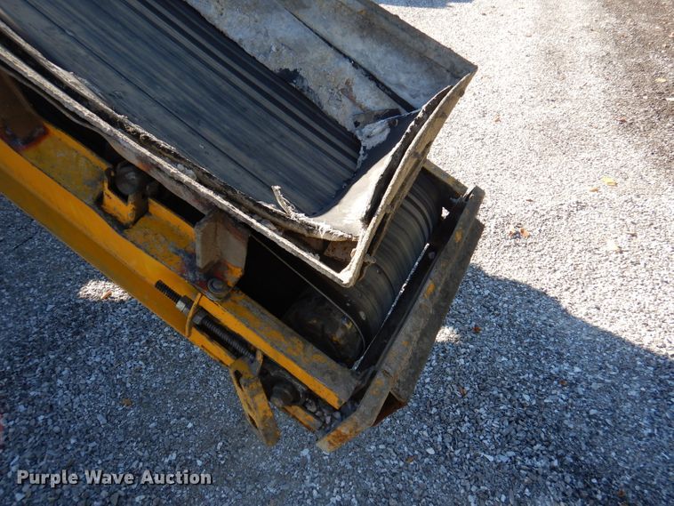 image for item DY9528 2004 Gomaco GT6300 curb machine