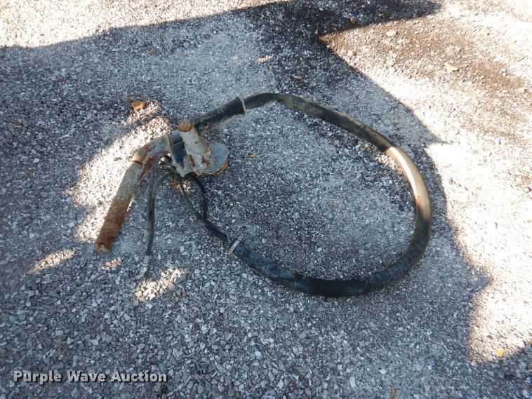 image for item DY9528 2004 Gomaco GT6300 curb machine