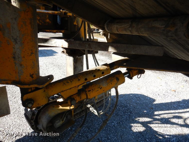 image for item DY9528 2004 Gomaco GT6300 curb machine