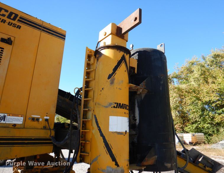 image for item DY9528 2004 Gomaco GT6300 curb machine