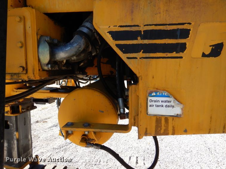 image for item DY9528 2004 Gomaco GT6300 curb machine