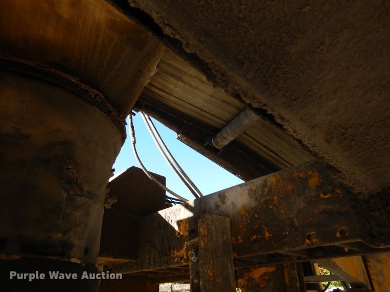 image for item DY9528 2004 Gomaco GT6300 curb machine