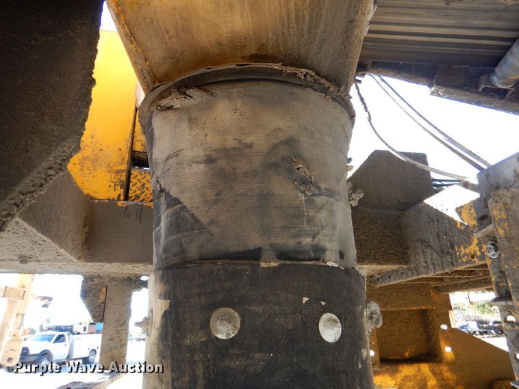 image for item DY9528 2004 Gomaco GT6300 curb machine