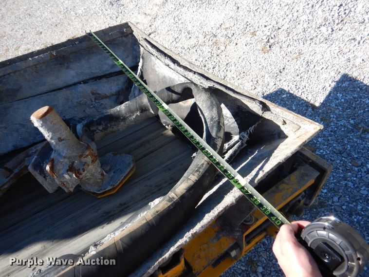 image for item DY9528 2004 Gomaco GT6300 curb machine