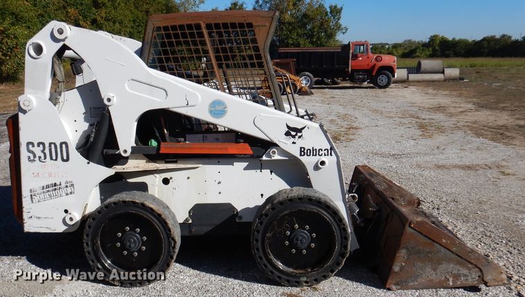 image for item DY9531 2005 Bobcat S300  skid steer loader