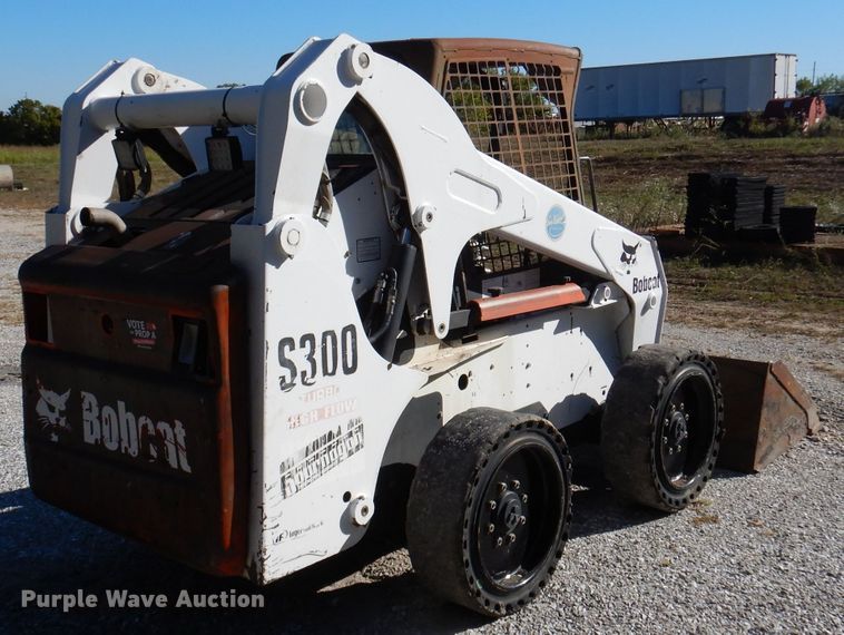 image for item DY9531 2005 Bobcat S300  skid steer loader