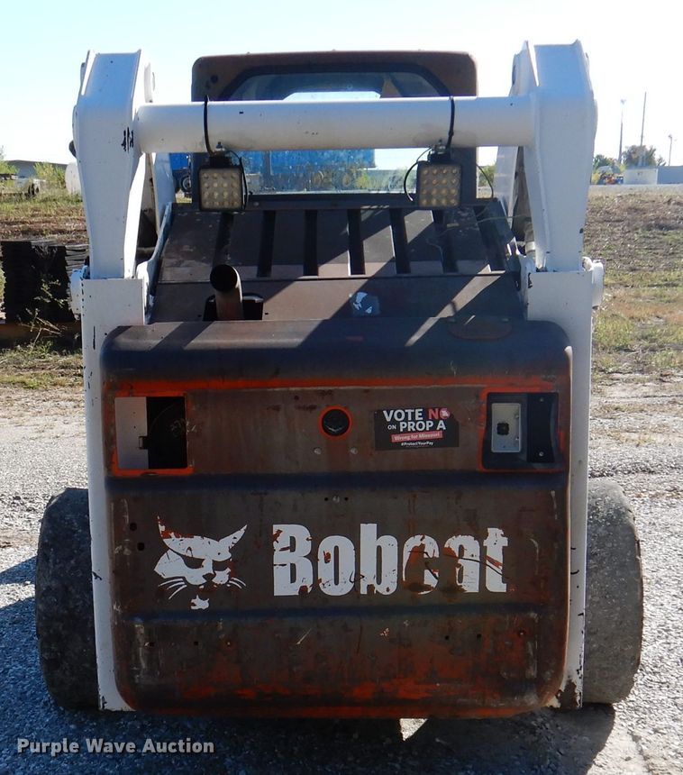 image for item DY9531 2005 Bobcat S300  skid steer loader