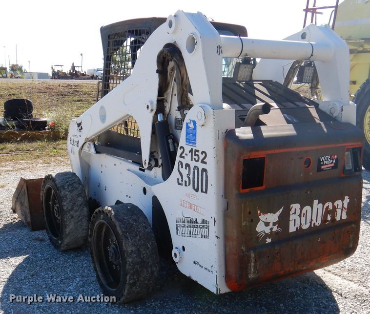 image for item DY9531 2005 Bobcat S300  skid steer loader
