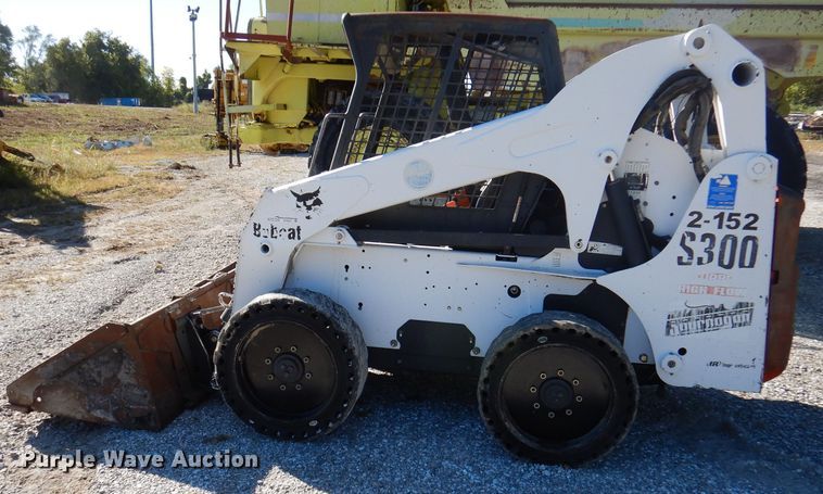image for item DY9531 2005 Bobcat S300  skid steer loader