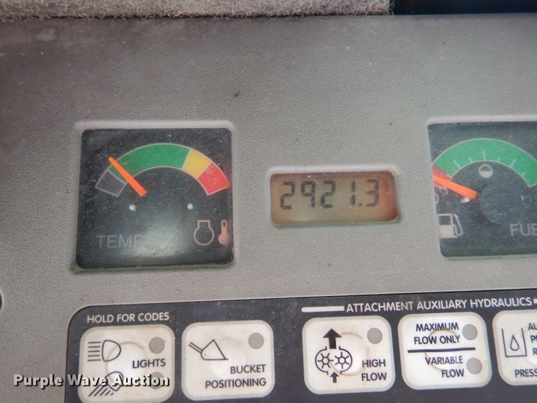 image for item DY9531 2005 Bobcat S300  skid steer loader