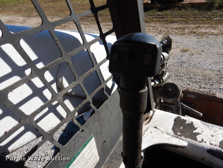 image for item DY9531 2005 Bobcat S300  skid steer loader