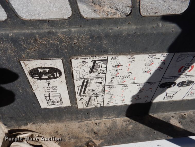 image for item DY9531 2005 Bobcat S300  skid steer loader