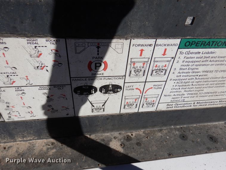 image for item DY9531 2005 Bobcat S300  skid steer loader