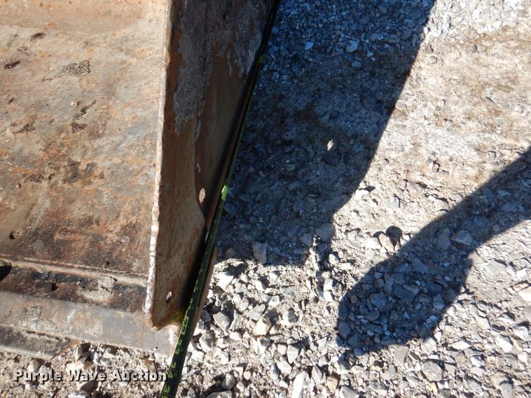 image for item DY9531 2005 Bobcat S300  skid steer loader