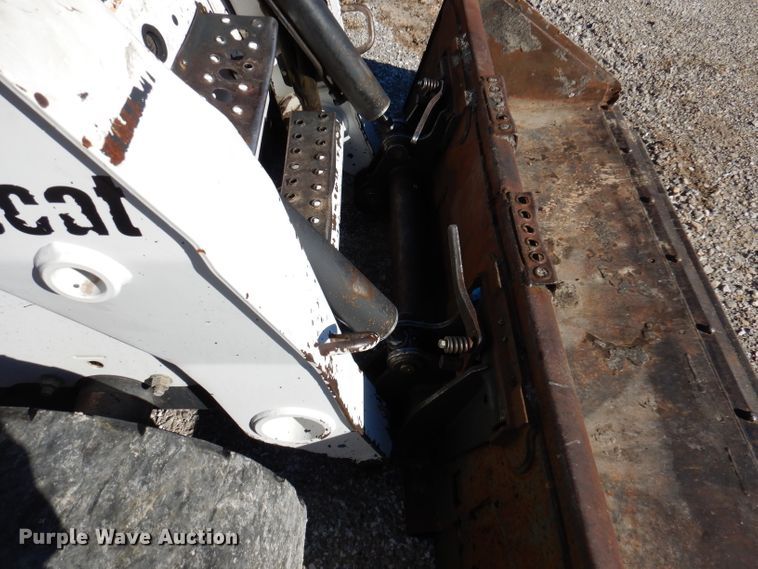 image for item DY9531 2005 Bobcat S300  skid steer loader
